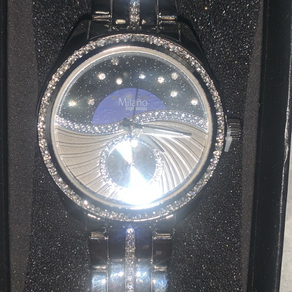 Milano Stainless Steel Women’s Watch NIB - Picture 2 of 7